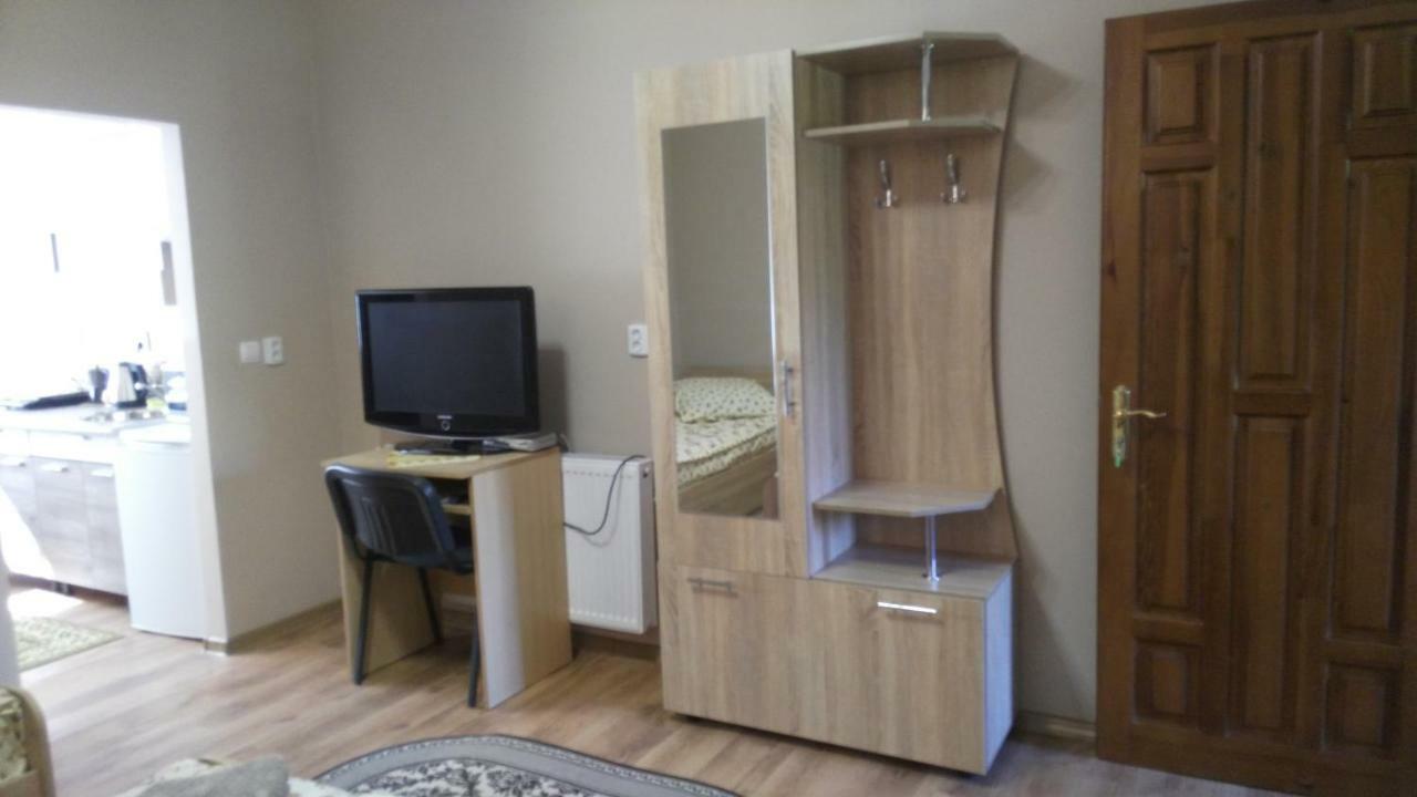 Apartments I & I Berehove  Ngoại thất bức ảnh